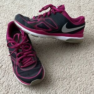 Nike Women's Black and Pink Sneakers